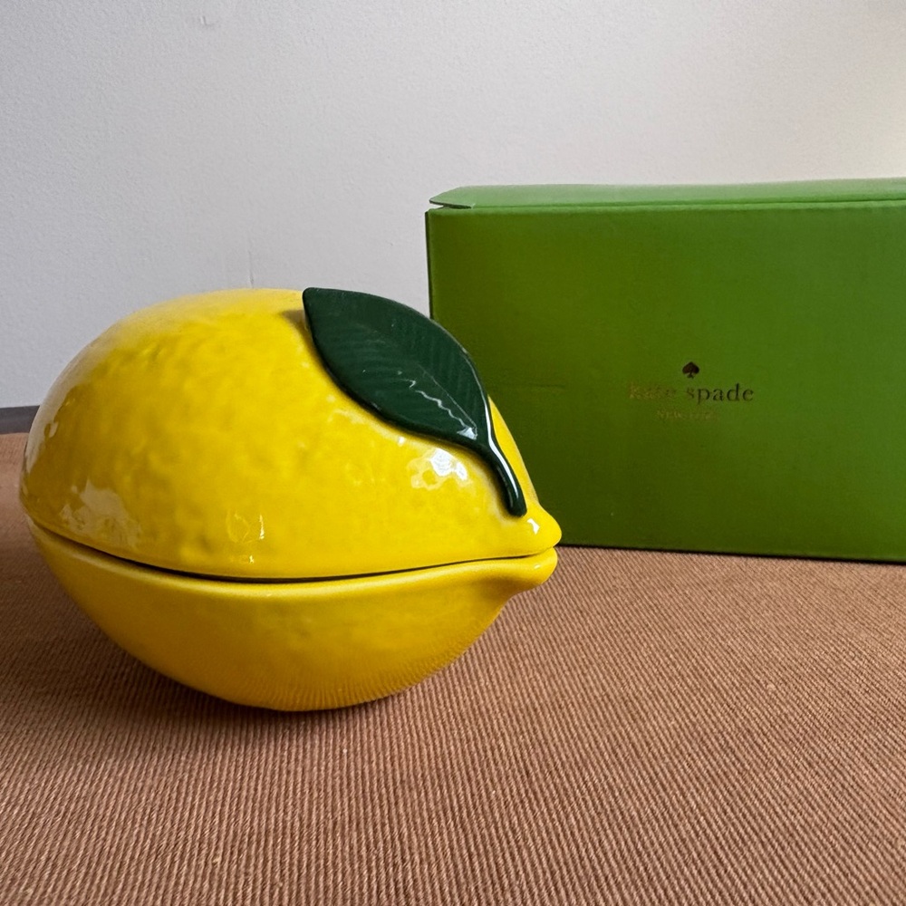 kate spade “With a Twist”